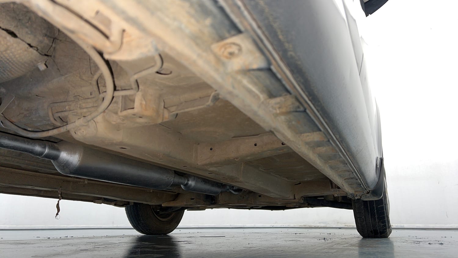 Used 2015 Maruti Suzuki Swift VXi Petrol Manual extra REAR RIGHT UNDERBODY VIEW