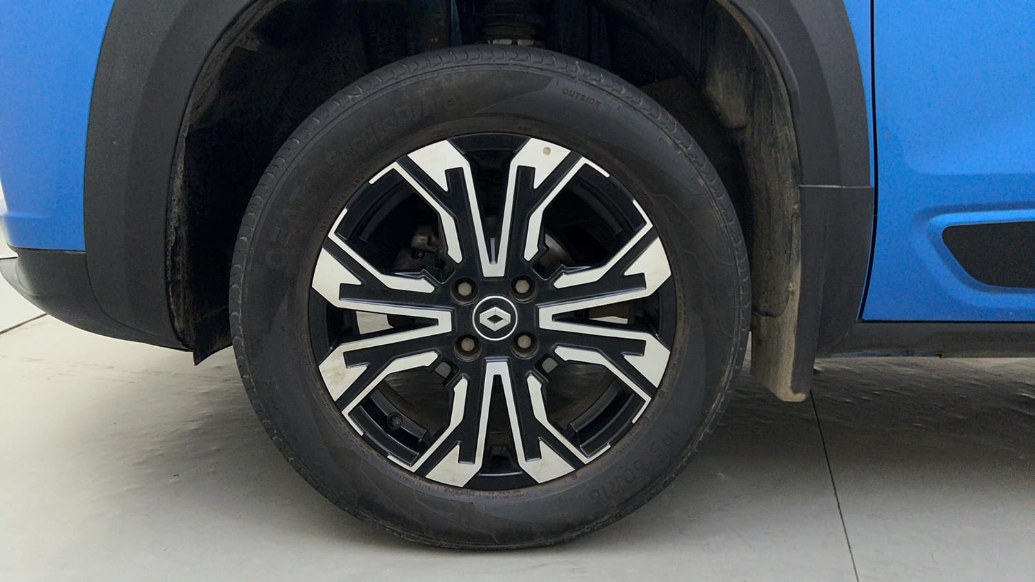 Used 2022 Renault Kiger RXT (O) Turbo CVT Dual Tone Petrol Automatic tyres LEFT FRONT TYRE RIM VIEW