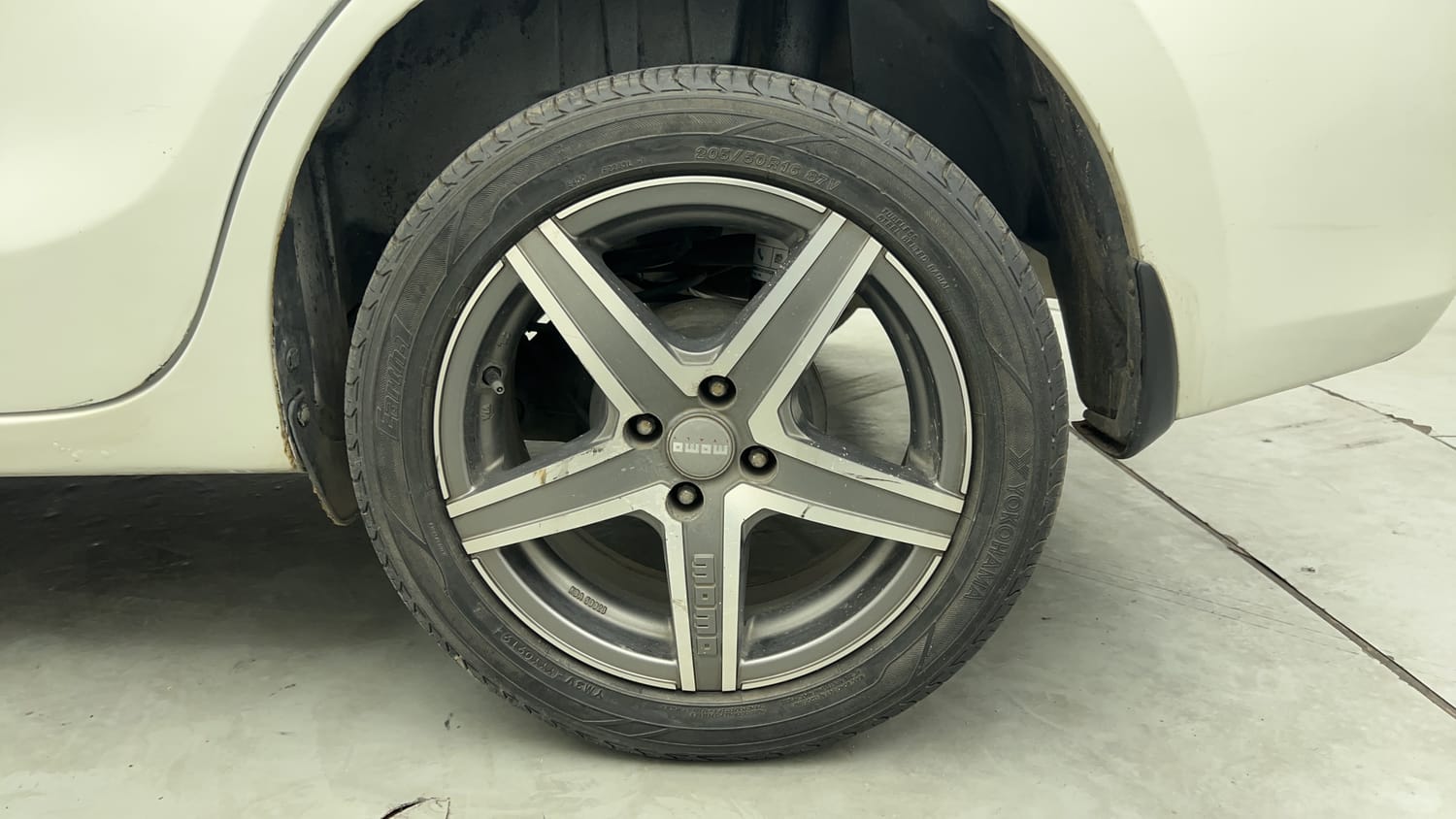 Used 2019 Maruti Suzuki Dzire ZXi Plus AMT Petrol Automatic tyres LEFT REAR TYRE RIM VIEW