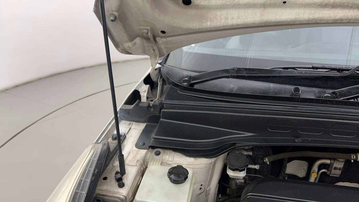 Used 2019 Hyundai Creta SX 1.6 AT CRDi Diesel Automatic engine ENGINE RIGHT SIDE HINGE & APRON VIEW