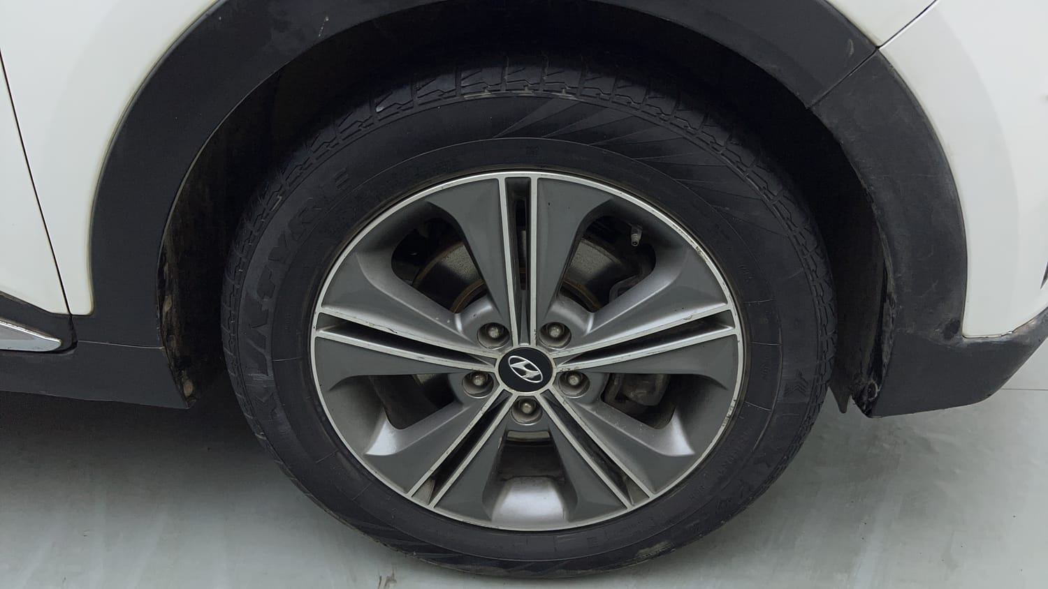 Used 2017 Hyundai Creta 1.6 SX Plus AT Petrol Petrol Automatic tyres RIGHT FRONT TYRE RIM VIEW