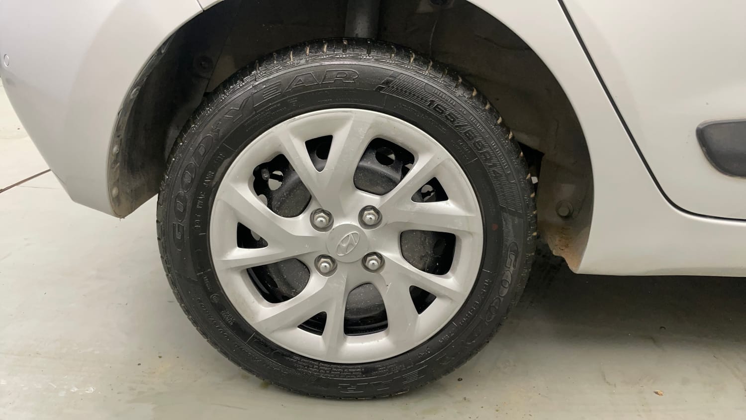 Used 2018 Hyundai Grand i10 Sportz 1.2 Kappa VTVT Petrol Manual tyres RIGHT REAR TYRE RIM VIEW