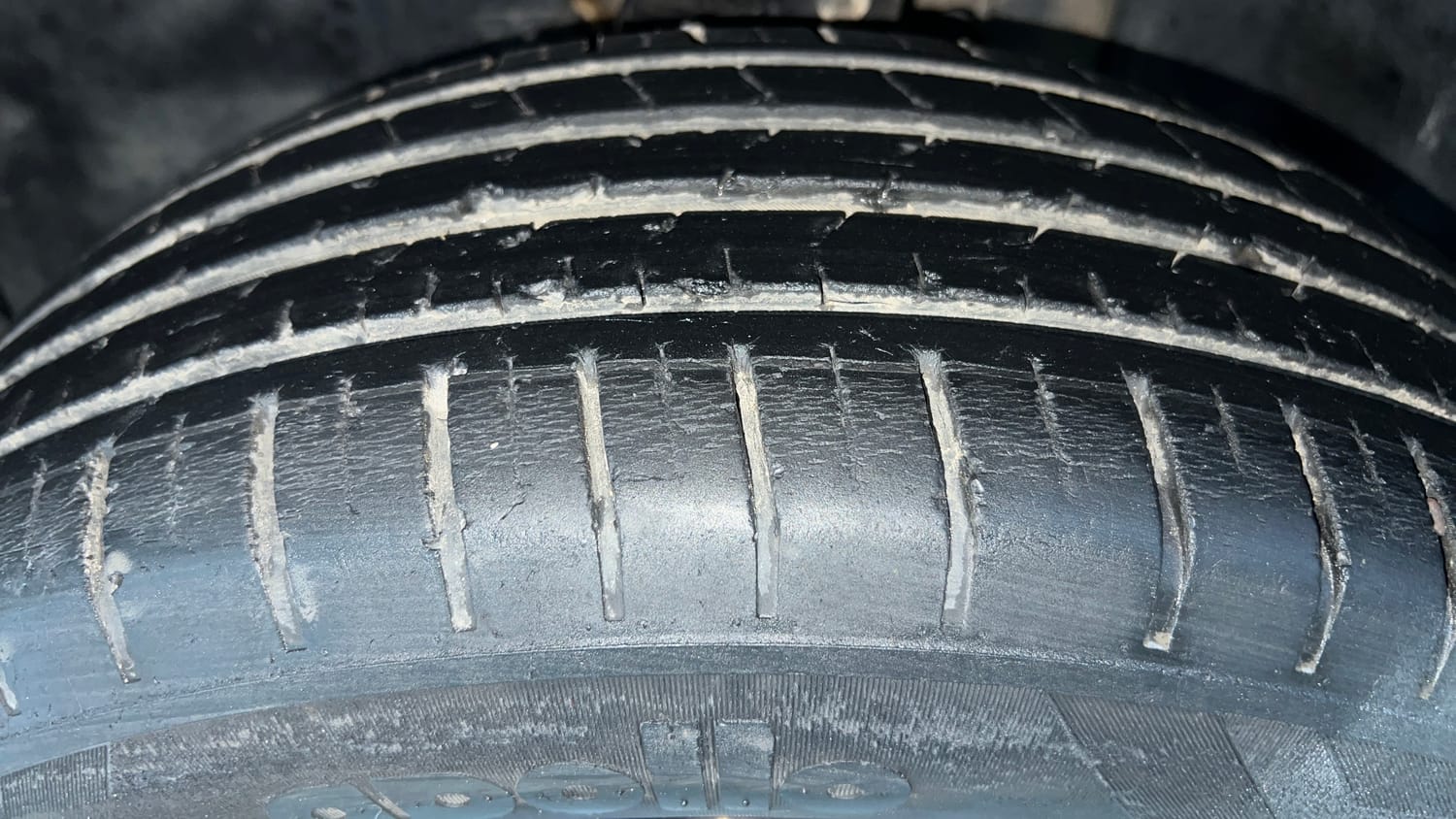 Used 2022 Tata Punch Creative Dual Tone Petrol Manual tyres LEFT FRONT TYRE TREAD VIEW