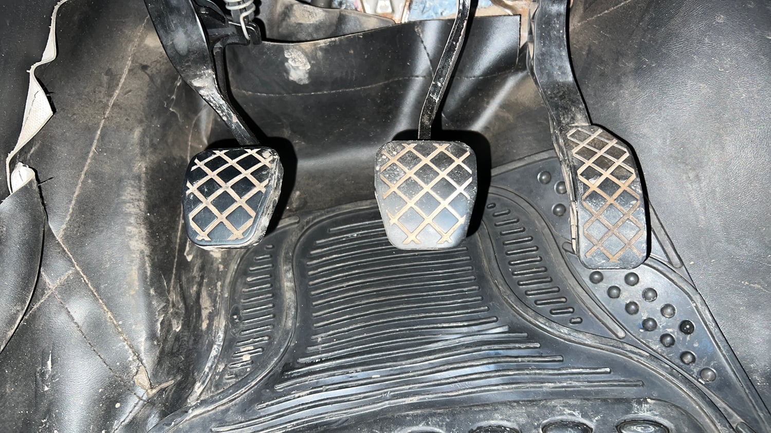 Used 2016 Volkswagen Polo Highline1.2L (P) Petrol Manual interior PEDALS VIEW
