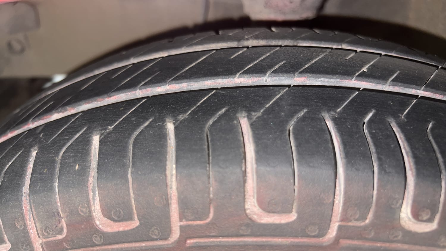 Used 2013 Hyundai i10 Sportz 1.2 Kappa2 Petrol Manual tyres LEFT FRONT TYRE TREAD VIEW