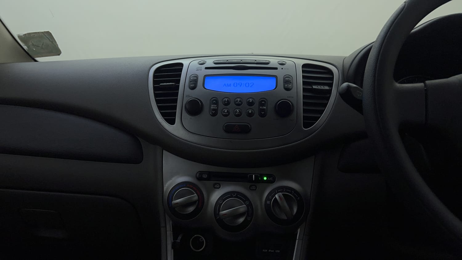 Used 2013 Hyundai i10 Sportz 1.2 Kappa2 Petrol Manual interior MUSIC SYSTEM & AC CONTROL VIEW