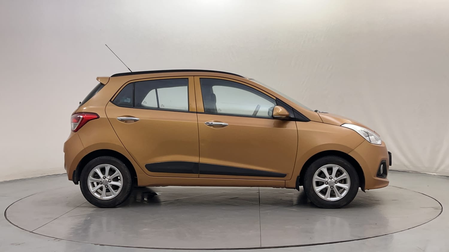 Used 2015 Hyundai Grand i10 Asta AT 1.2 Kappa VTVT Petrol Automatic exterior RIGHT SIDE VIEW