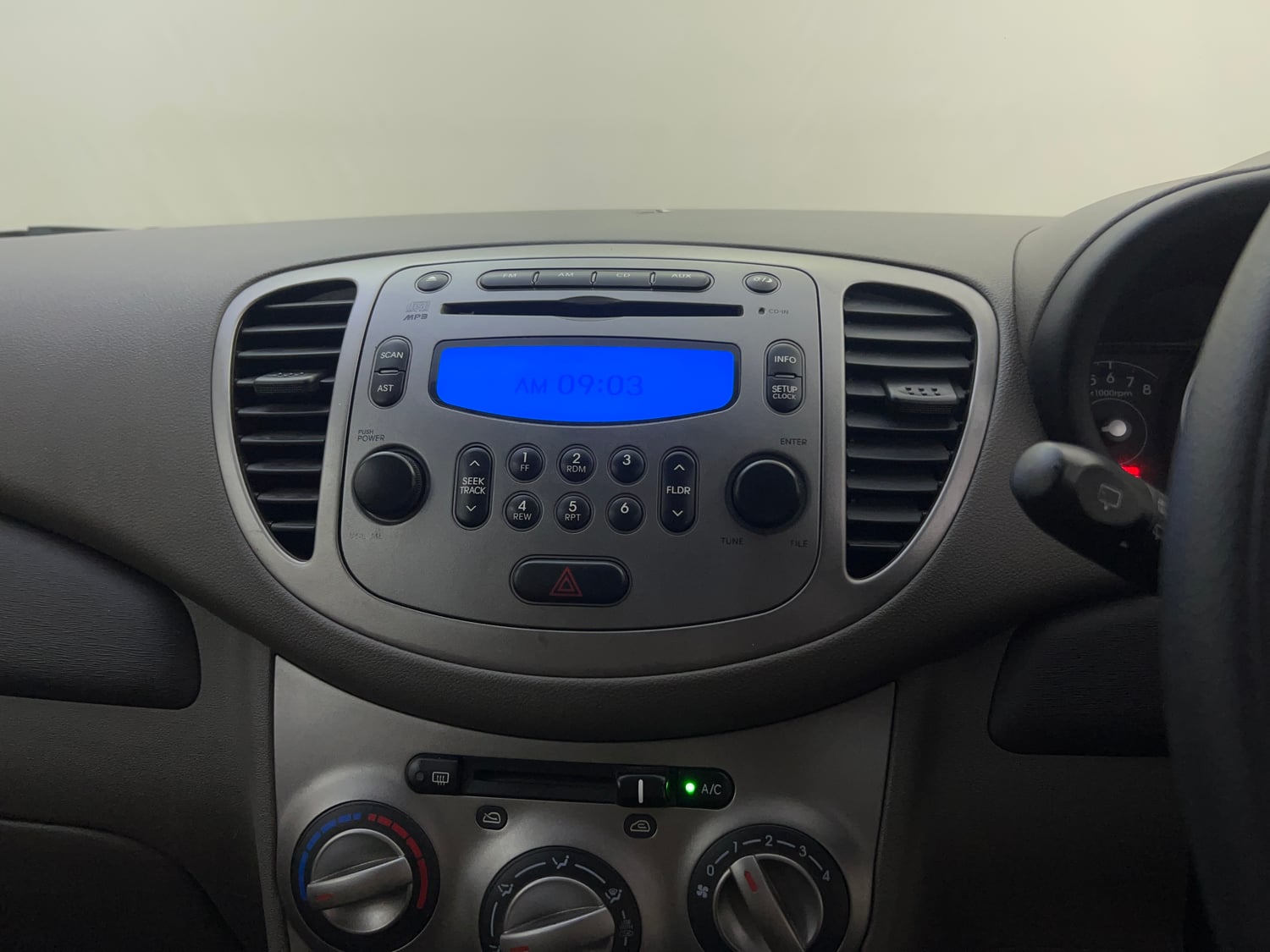 Used 2013 Hyundai i10 Sportz 1.2 Kappa2 Petrol Manual top_features Integrated (in-dash) music system