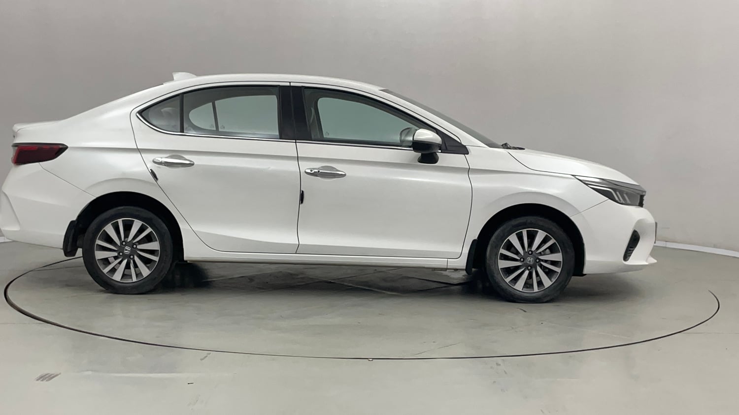 Used 2023 Honda City V Petrol MT Petrol Manual exterior RIGHT SIDE VIEW
