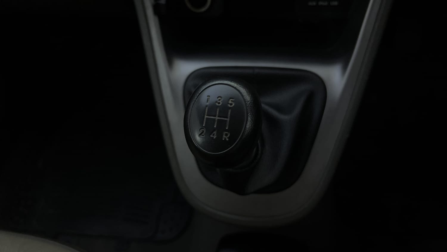Used 2013 Hyundai i10 Sportz 1.2 Kappa2 Petrol Manual interior GEAR  KNOB VIEW