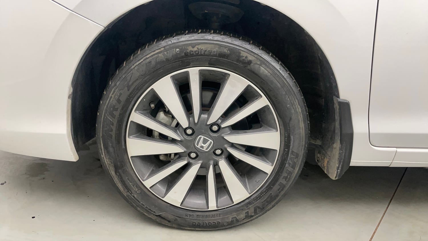 Used 2023 Honda City V Petrol MT Petrol Manual tyres LEFT FRONT TYRE RIM VIEW