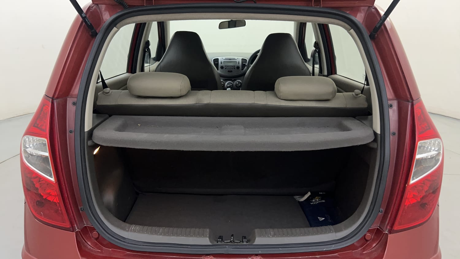 Used 2013 Hyundai i10 Sportz 1.2 Kappa2 Petrol Manual interior DICKY INSIDE VIEW
