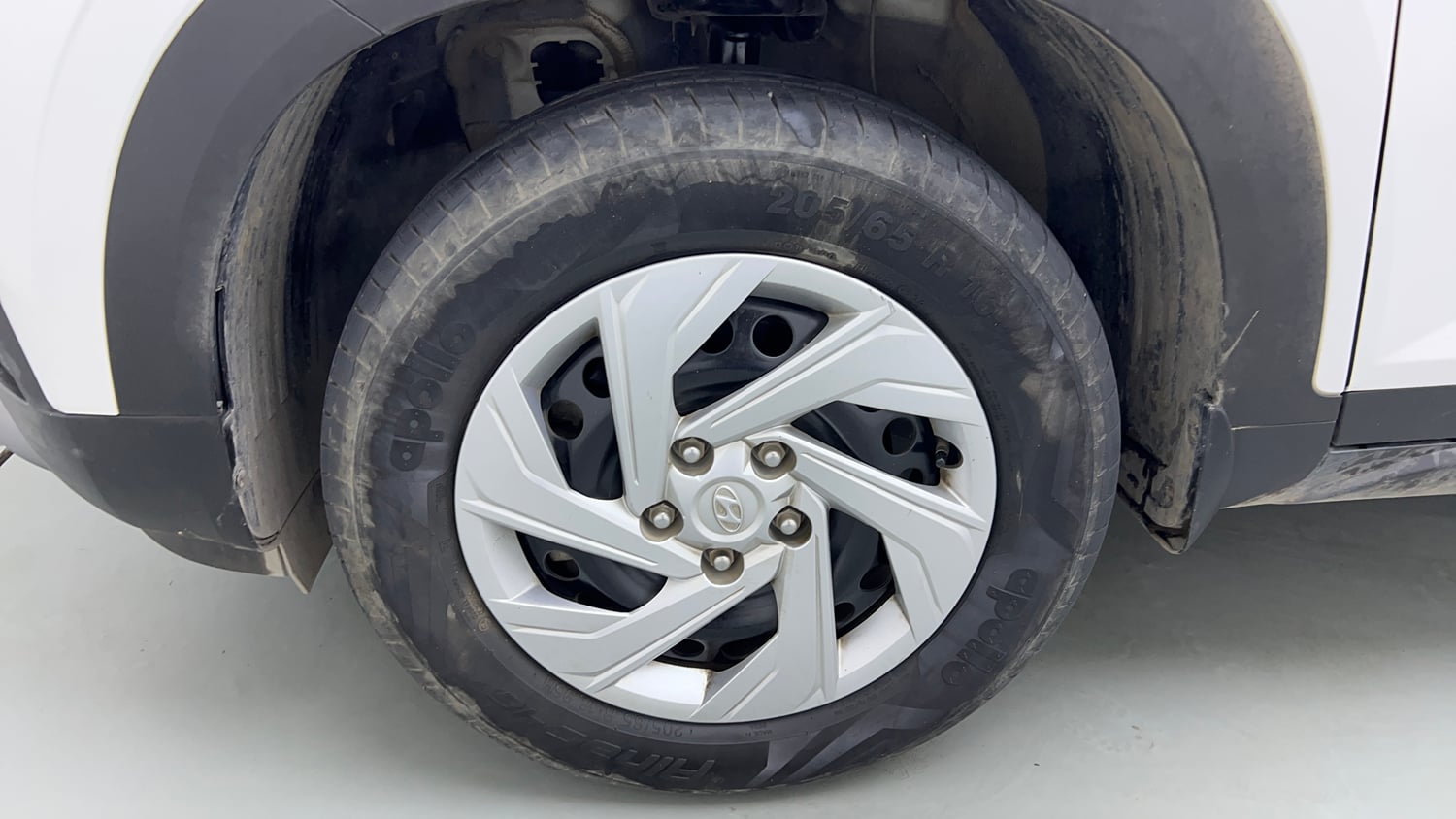 Used 2024 Hyundai Creta 1.5 MPi Petrol MT E Petrol Manual tyres LEFT FRONT TYRE RIM VIEW