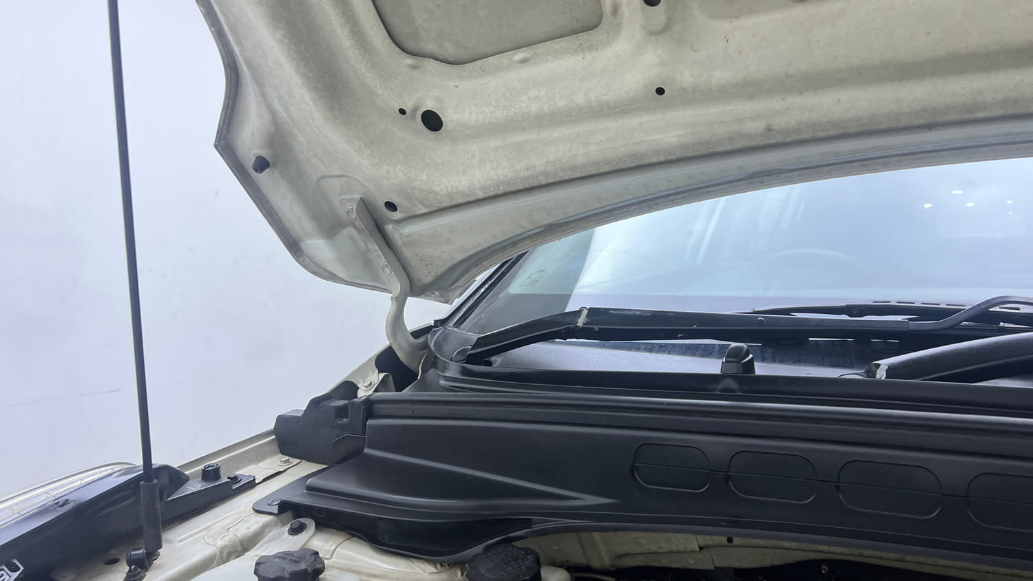 Used 2018 Hyundai Creta SX Plus 1.6 AT CRDI Diesel Automatic engine ENGINE RIGHT SIDE HINGE & APRON VIEW