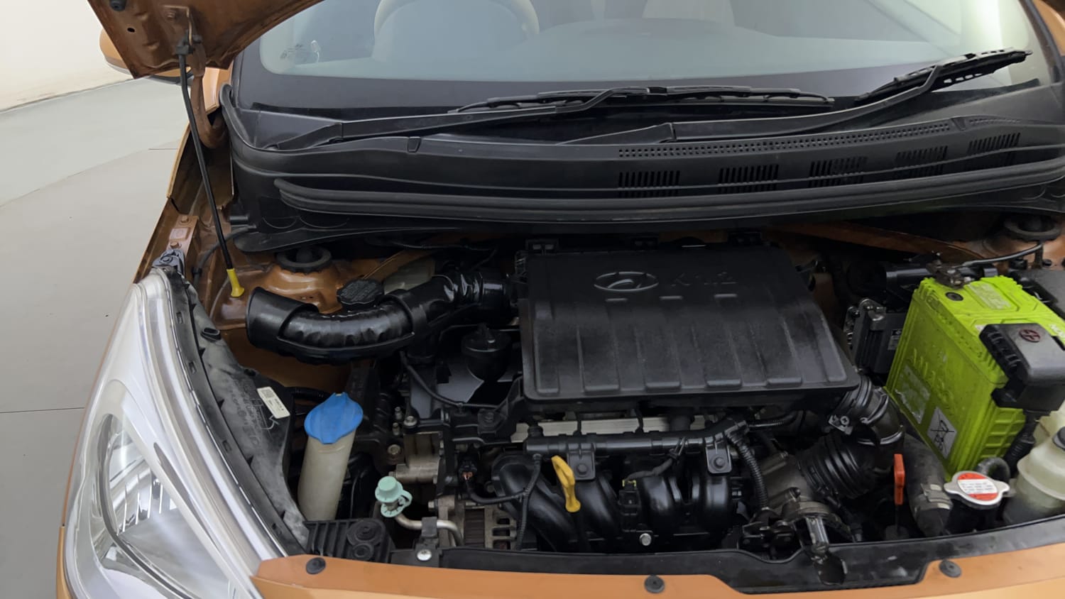 Used 2015 Hyundai Grand i10 Asta AT 1.2 Kappa VTVT Petrol Automatic engine ENGINE RIGHT SIDE HINGE & APRON VIEW