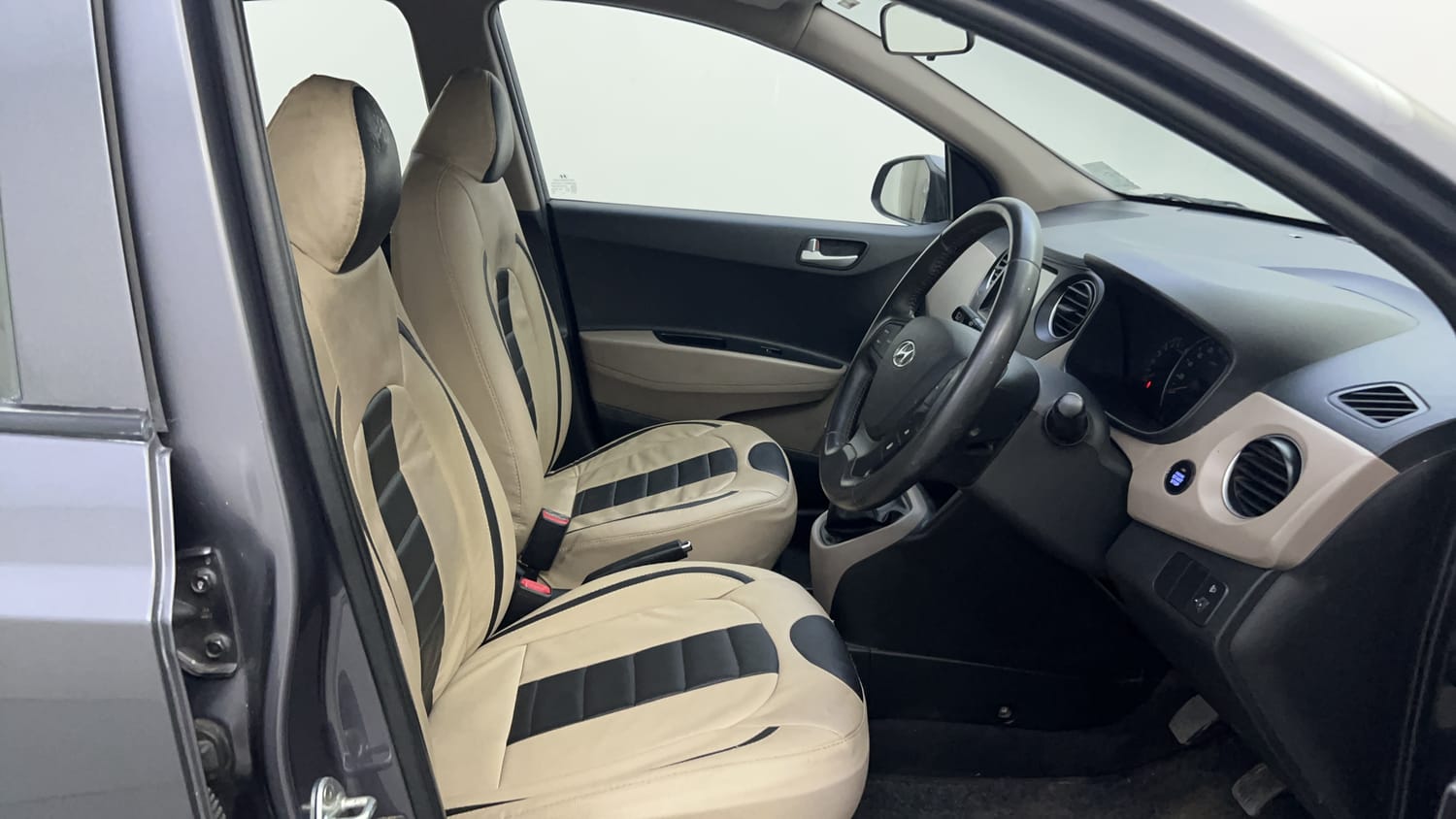 Used 2017 Hyundai Grand i10 Asta 1.2 Kappa VTVT Petrol Manual interior RIGHT SIDE FRONT DOOR CABIN VIEW
