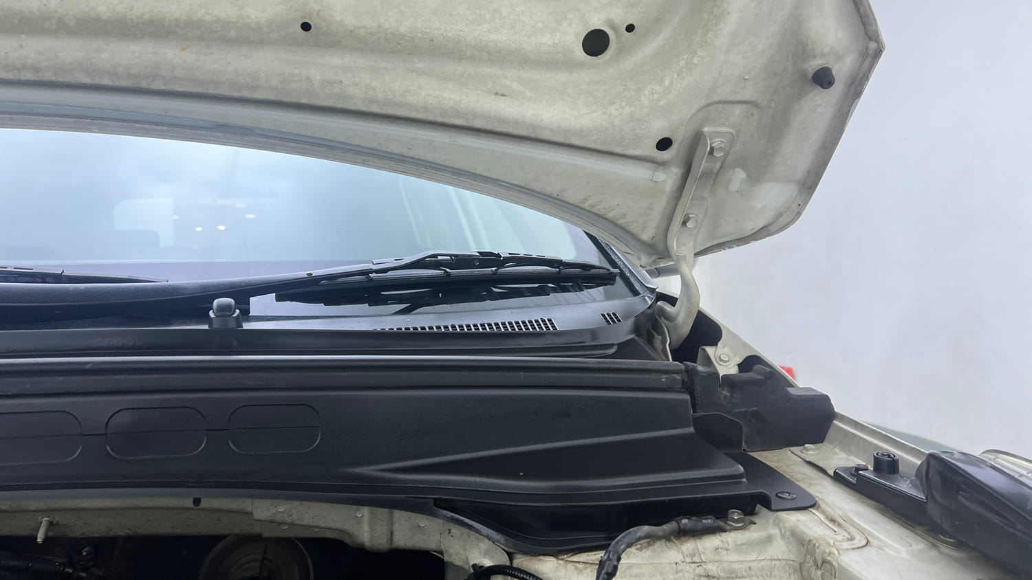Used 2018 Hyundai Creta SX Plus 1.6 AT CRDI Diesel Automatic engine ENGINE LEFT SIDE HINGE & APRON VIEW