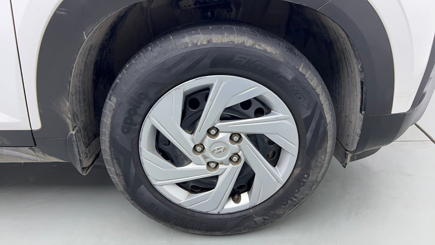 Used 2024 Hyundai Creta 1.5 MPi Petrol MT E Petrol Manual tyres RIGHT FRONT TYRE RIM VIEW