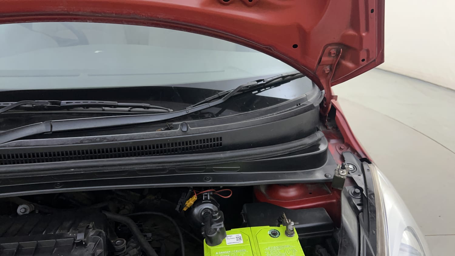 Used 2013 Hyundai i10 Sportz 1.2 Kappa2 Petrol Manual engine ENGINE LEFT SIDE HINGE & APRON VIEW