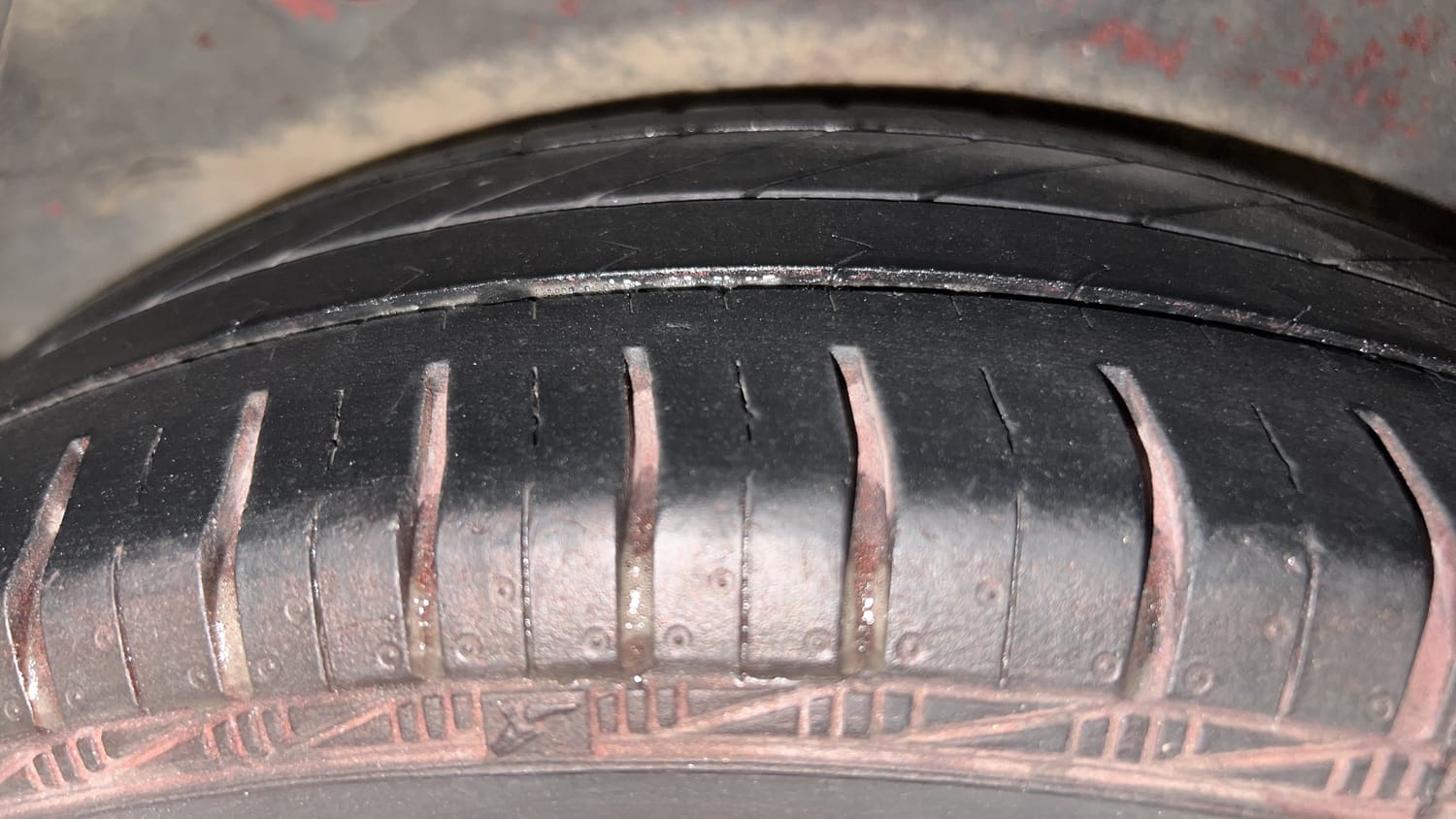 Used 2013 Hyundai i10 Sportz 1.2 Kappa2 Petrol Manual tyres RIGHT REAR TYRE TREAD VIEW