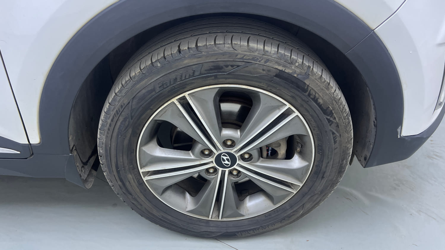 Used 2018 Hyundai Creta SX Plus 1.6 AT CRDI Diesel Automatic tyres RIGHT FRONT TYRE RIM VIEW
