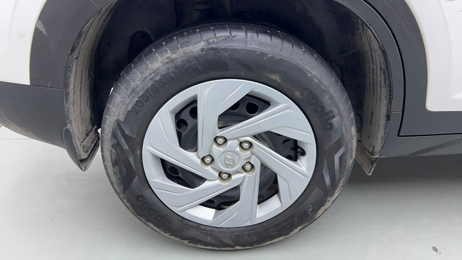 Used 2024 Hyundai Creta 1.5 MPi Petrol MT E Petrol Manual tyres RIGHT REAR TYRE RIM VIEW