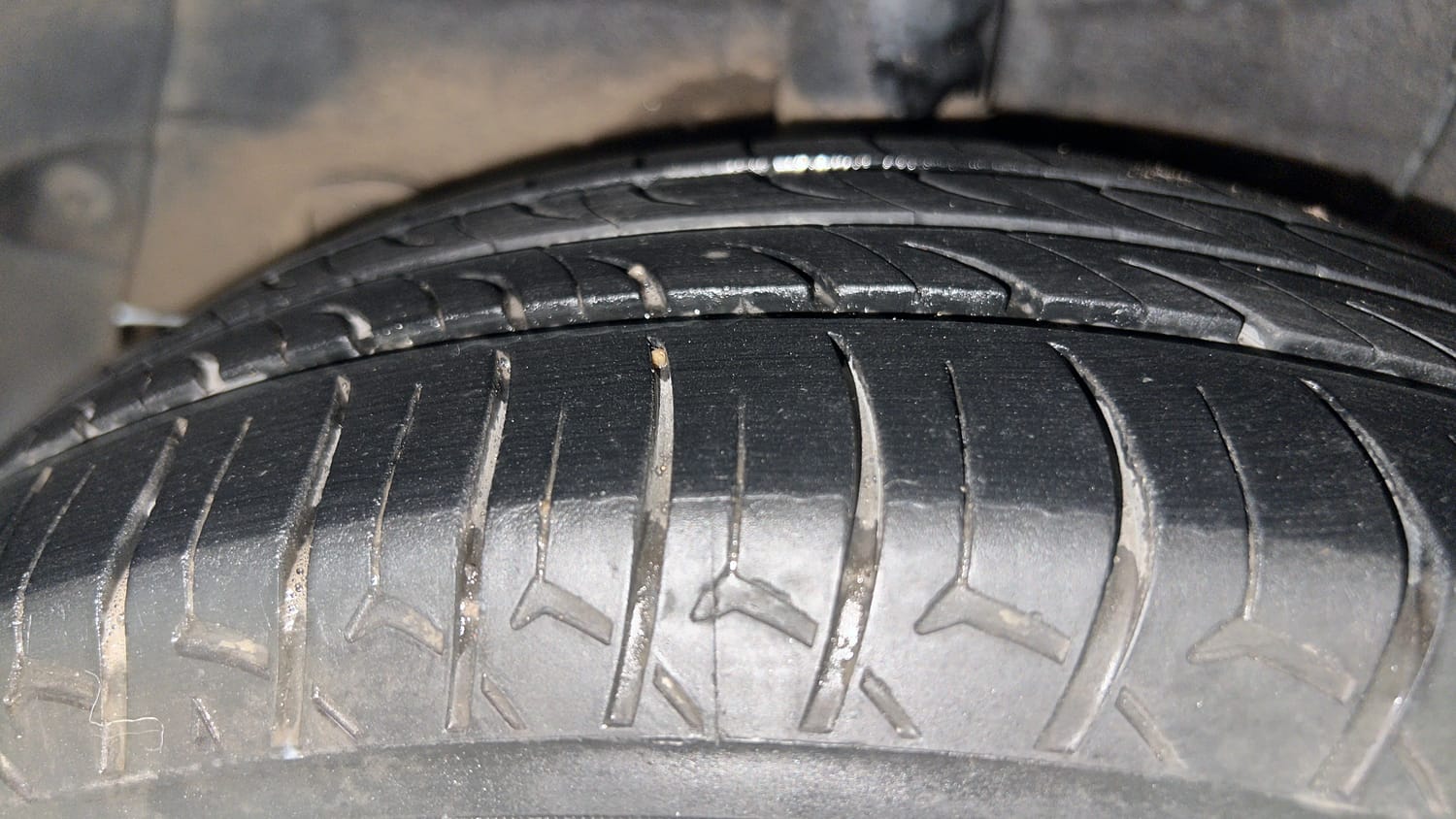 Used 2017 Hyundai Grand i10 Asta 1.2 Kappa VTVT Petrol Manual tyres RIGHT REAR TYRE TREAD VIEW