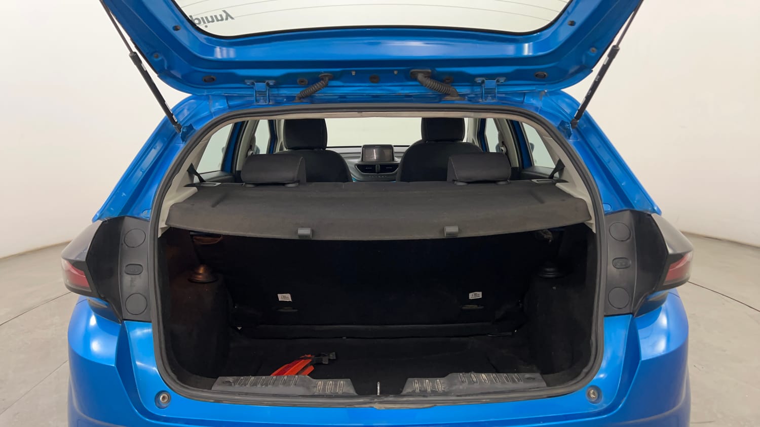 Used 2023 Tata Altroz XZ Petrol Petrol Manual interior DICKY INSIDE VIEW