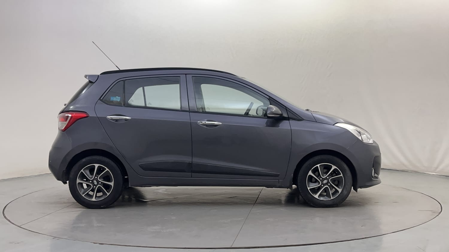 Used 2017 Hyundai Grand i10 Asta 1.2 Kappa VTVT Petrol Manual exterior RIGHT SIDE VIEW