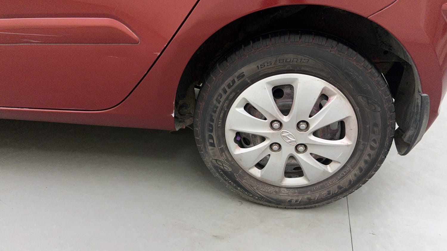 Used 2013 Hyundai i10 Sportz 1.2 Kappa2 Petrol Manual tyres LEFT REAR TYRE RIM VIEW