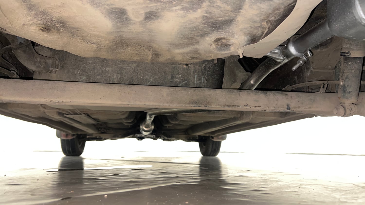 Used 2013 Hyundai i10 Sportz 1.2 Kappa2 Petrol Manual extra REAR UNDERBODY VIEW (TAKEN FROM REAR)