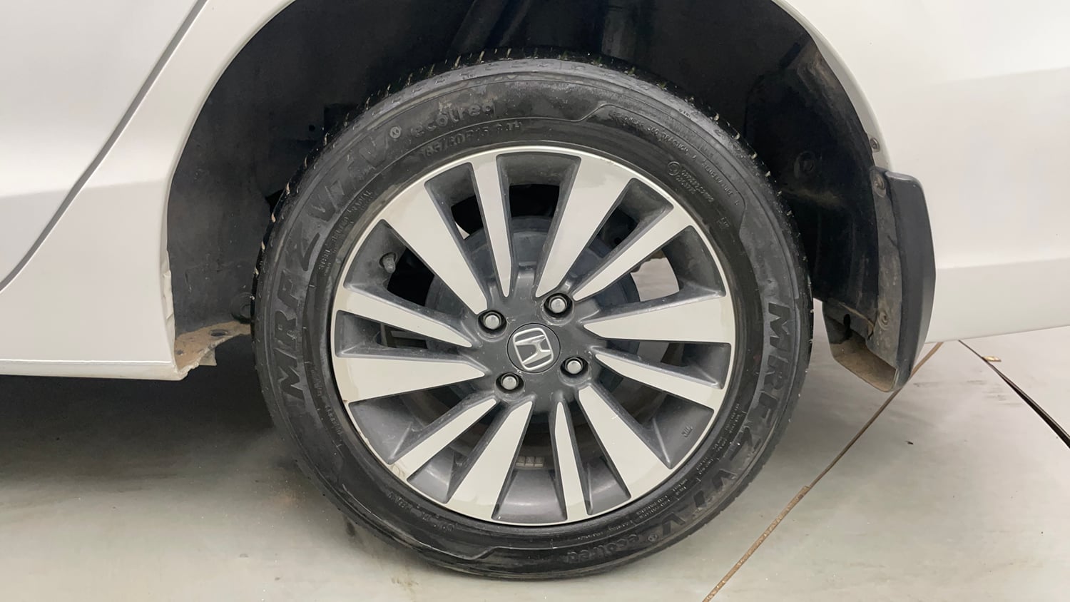 Used 2023 Honda City V Petrol MT Petrol Manual tyres LEFT REAR TYRE RIM VIEW