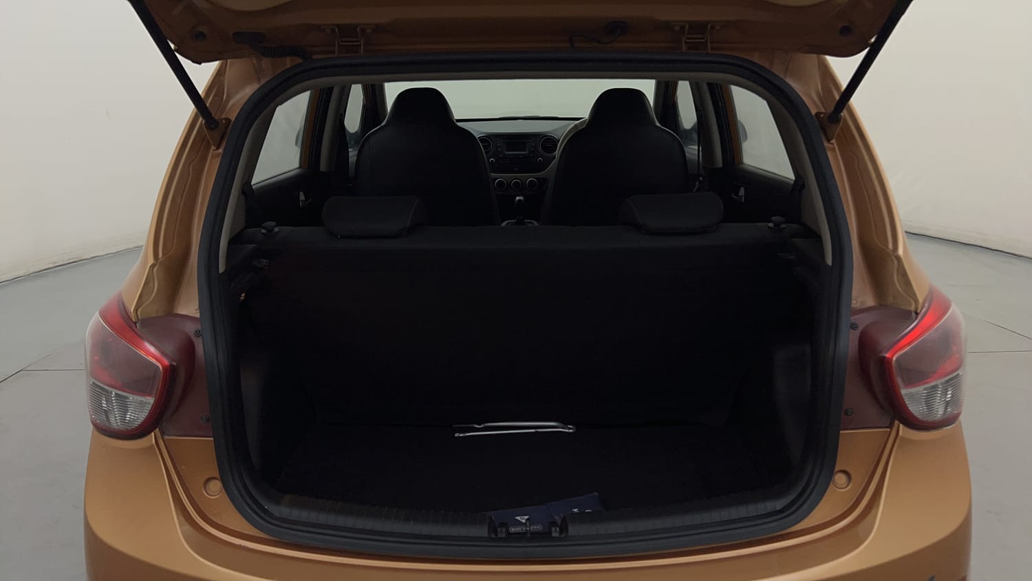 Used 2015 Hyundai Grand i10 Asta AT 1.2 Kappa VTVT Petrol Automatic interior DICKY INSIDE VIEW
