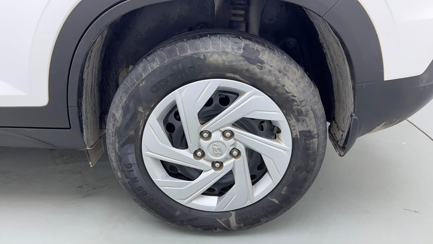 Used 2024 Hyundai Creta 1.5 MPi Petrol MT E Petrol Manual tyres LEFT REAR TYRE RIM VIEW