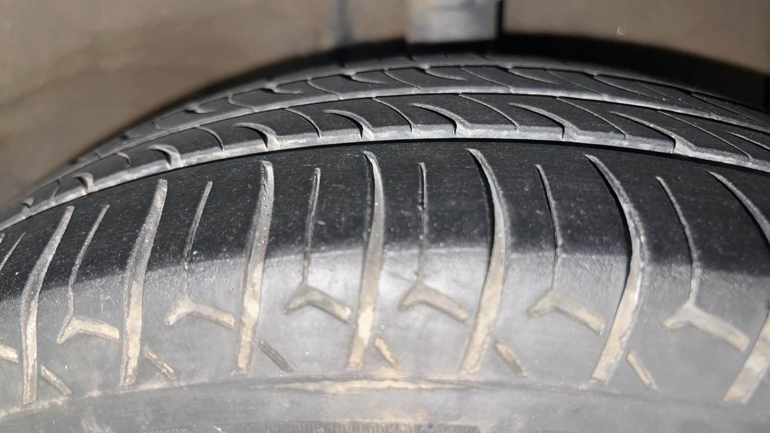 Used 2017 Hyundai Grand i10 Asta 1.2 Kappa VTVT Petrol Manual tyres RIGHT FRONT TYRE TREAD VIEW