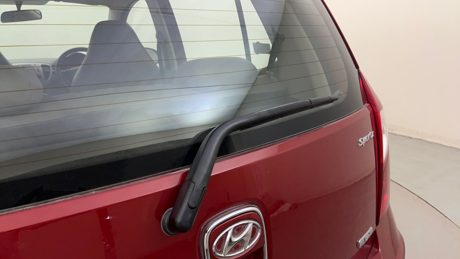 Used 2013 Hyundai i10 Sportz 1.2 Kappa2 Petrol Manual top_features Rear wiper