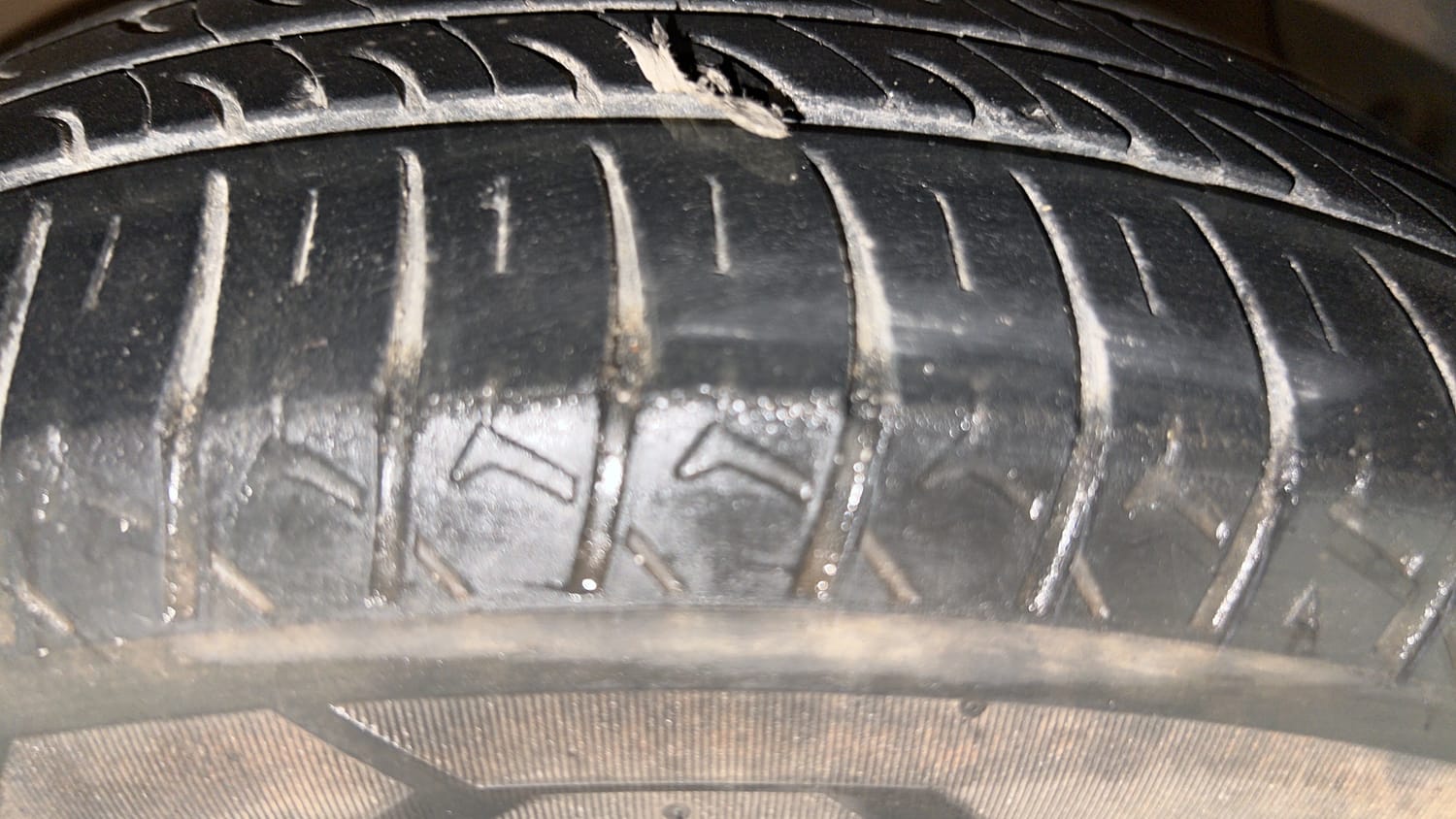 Used 2015 Hyundai Grand i10 Asta AT 1.2 Kappa VTVT Petrol Automatic tyres RIGHT FRONT TYRE TREAD VIEW