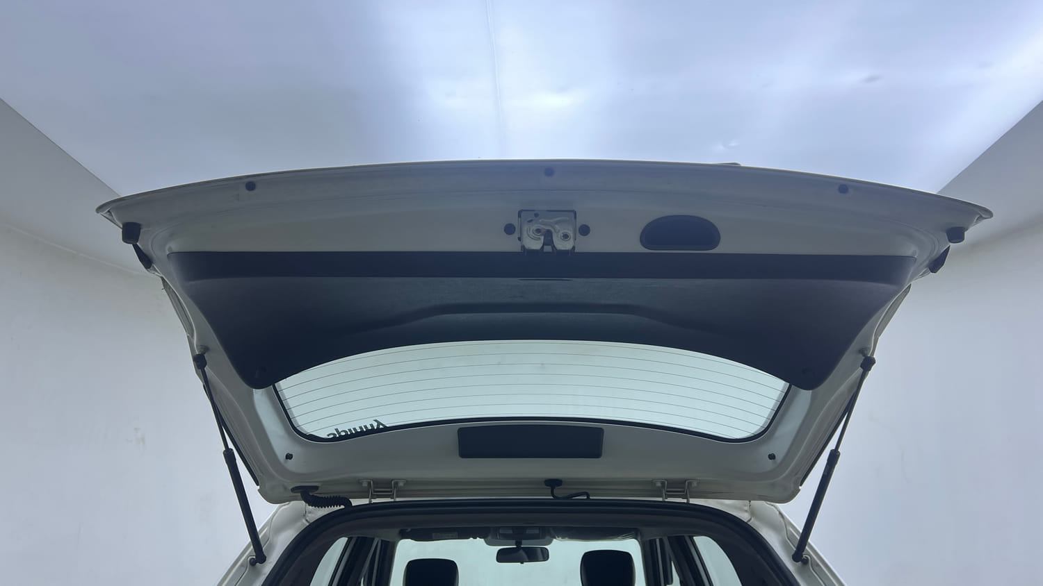 Used 2018 Hyundai Creta SX Plus 1.6 AT CRDI Diesel Automatic interior DICKY DOOR OPEN VIEW