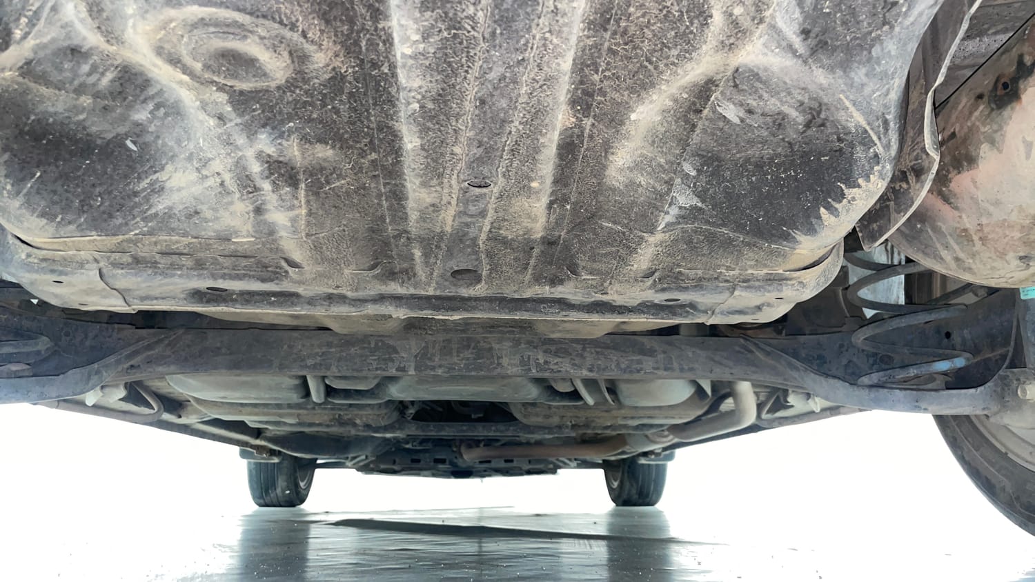 Used 2023 Honda City V Petrol MT Petrol Manual extra REAR UNDERBODY VIEW (TAKEN FROM REAR)