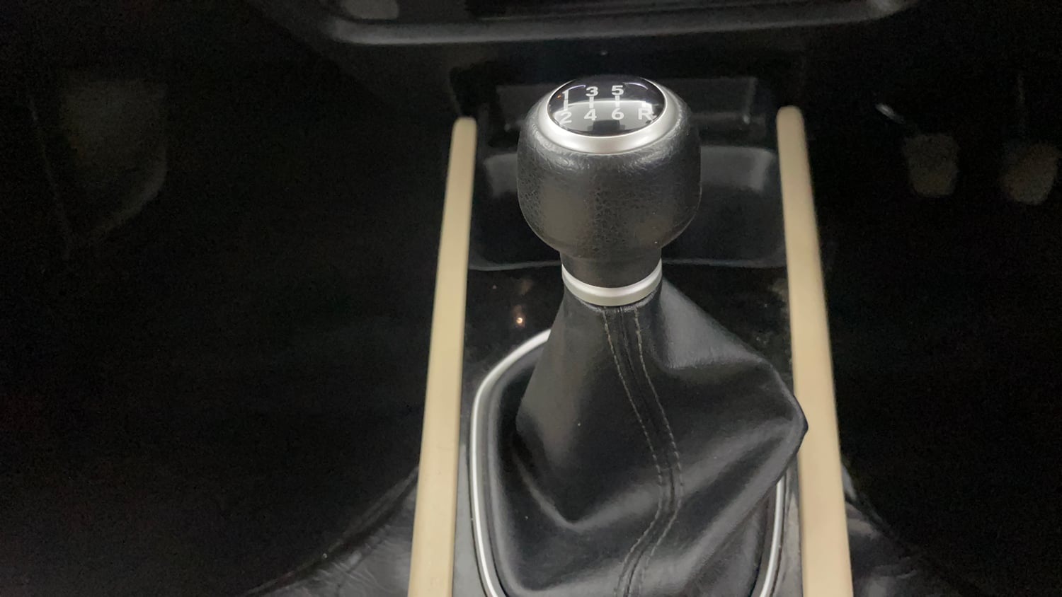 Used 2023 Honda City V Petrol MT Petrol Manual interior GEAR  KNOB VIEW