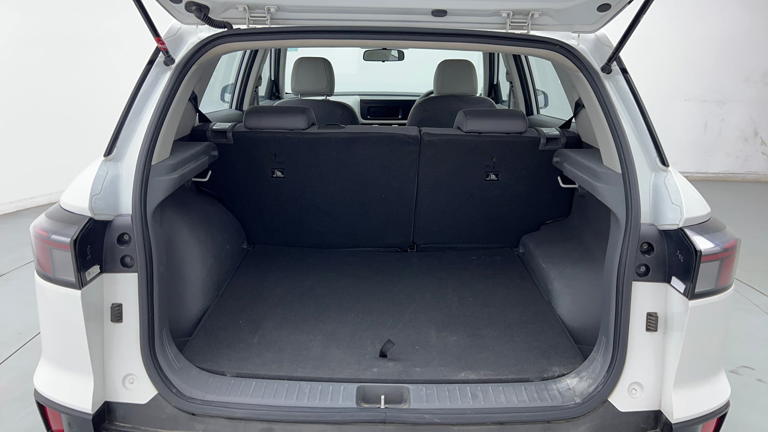 Used 2024 Hyundai Creta 1.5 MPi Petrol MT E Petrol Manual interior DICKY INSIDE VIEW