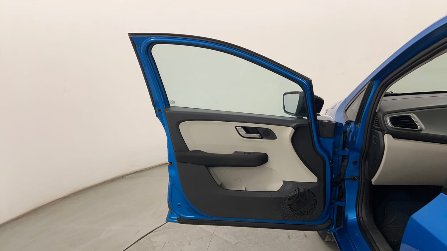 Used 2023 Tata Altroz XZ Petrol Petrol Manual interior LEFT FRONT DOOR OPEN VIEW