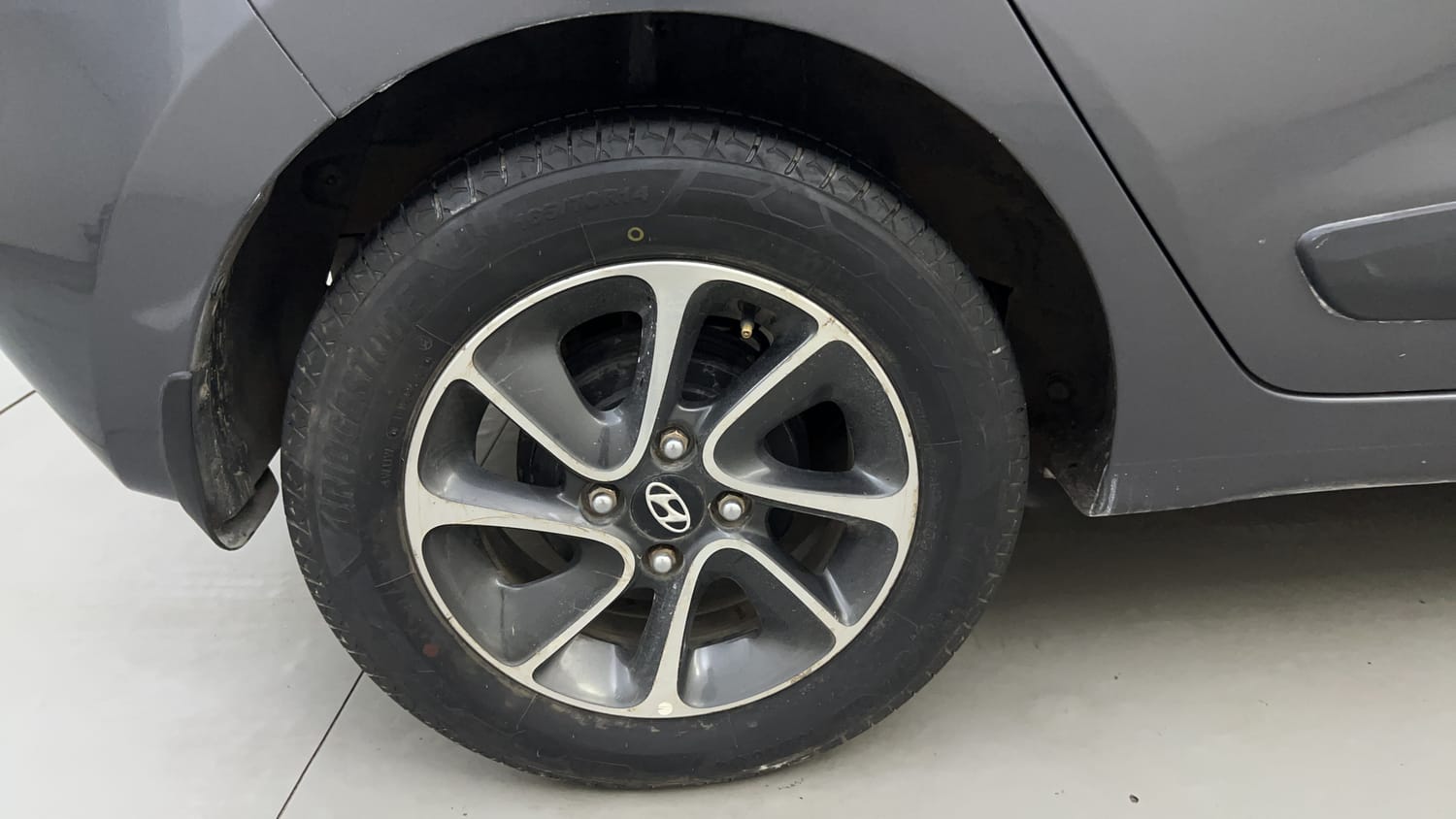 Used 2017 Hyundai Grand i10 Asta 1.2 Kappa VTVT Petrol Manual tyres RIGHT REAR TYRE RIM VIEW