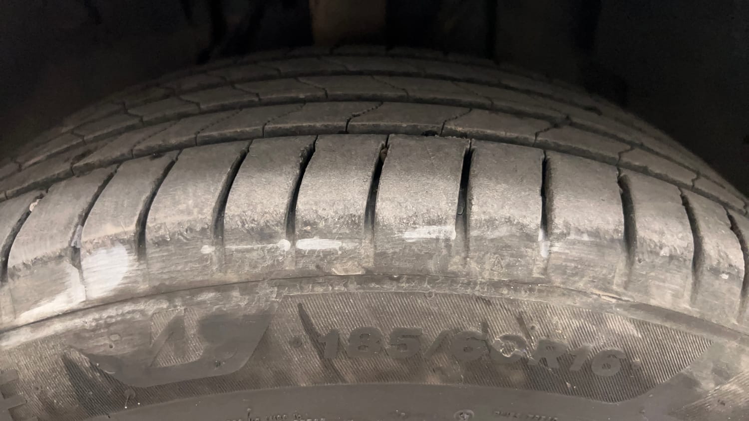 Used 2023 Tata Altroz XZ Petrol Petrol Manual tyres LEFT FRONT TYRE TREAD VIEW