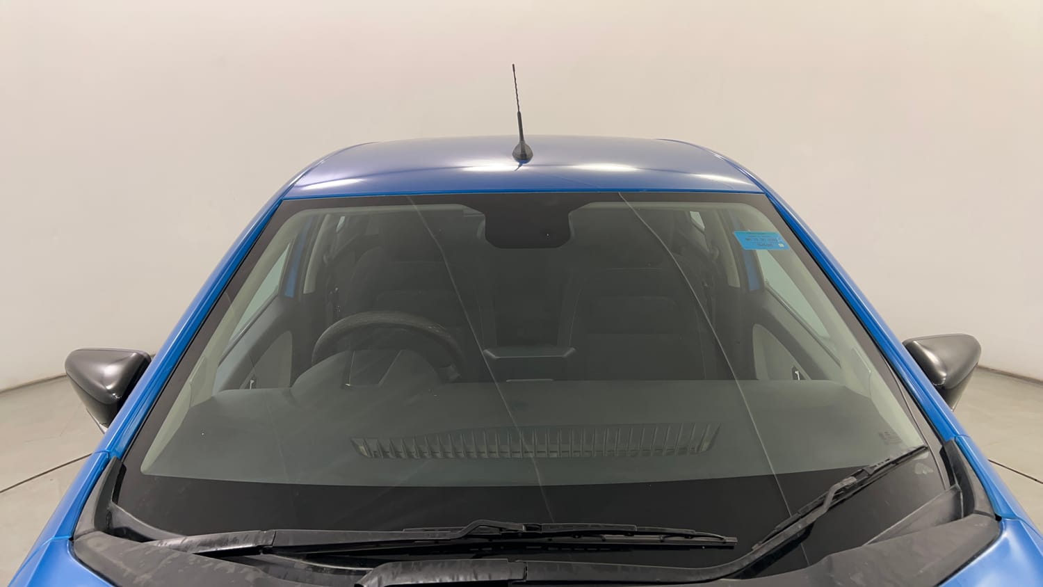 Used 2023 Tata Altroz XZ Petrol Petrol Manual exterior FRONT WINDSHIELD VIEW