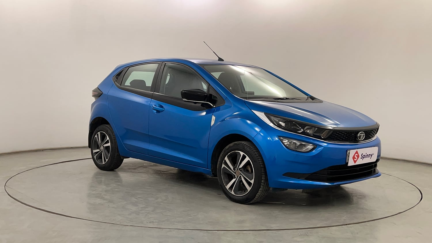 Used 2023 Tata Altroz XZ Petrol Petrol Manual exterior RIGHT FRONT CORNER VIEW