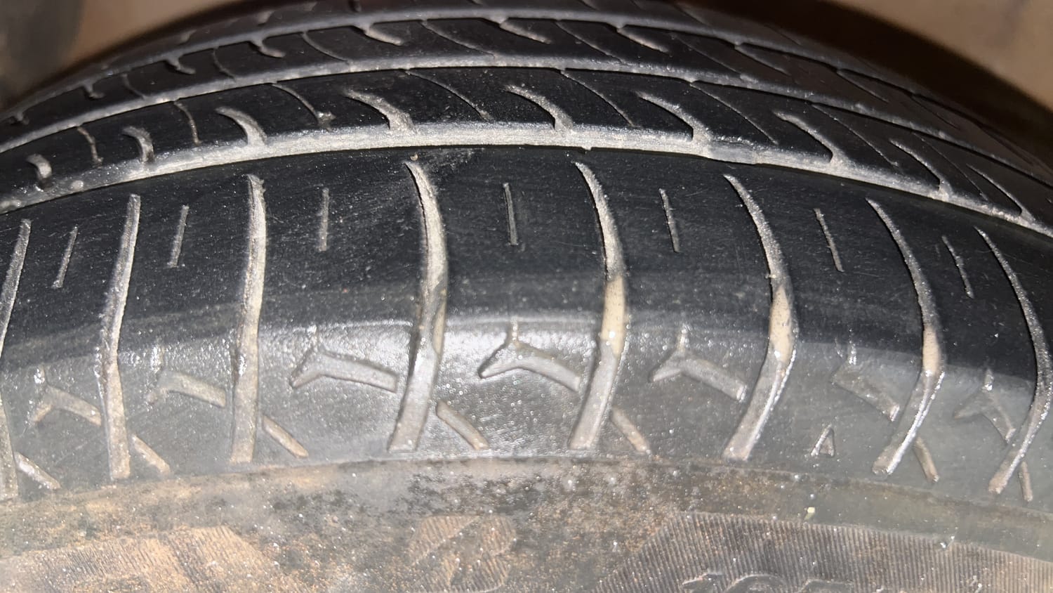 Used 2015 Hyundai Grand i10 Asta AT 1.2 Kappa VTVT Petrol Automatic tyres LEFT FRONT TYRE TREAD VIEW