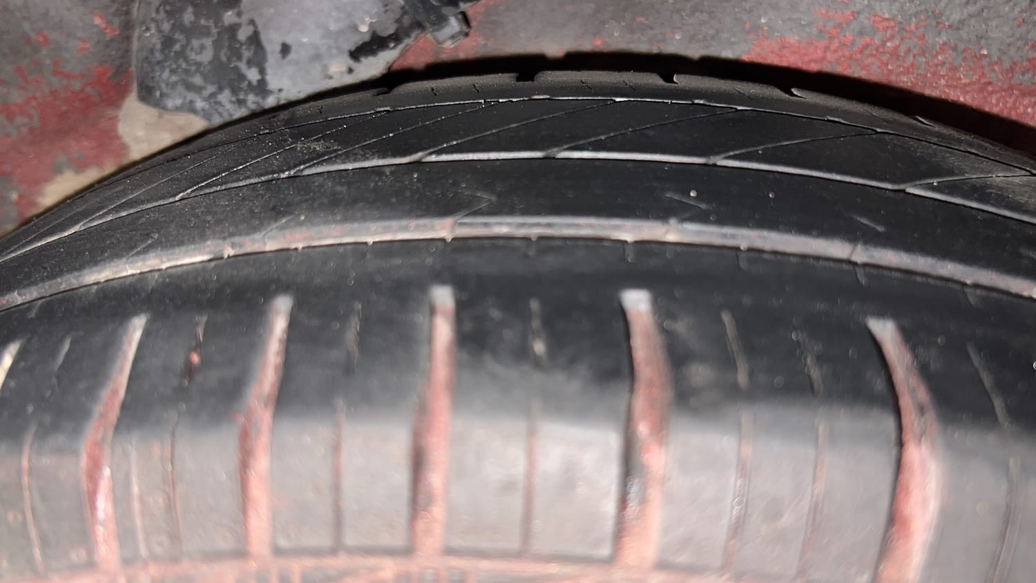 Used 2013 Hyundai i10 Sportz 1.2 Kappa2 Petrol Manual tyres LEFT REAR TYRE TREAD VIEW