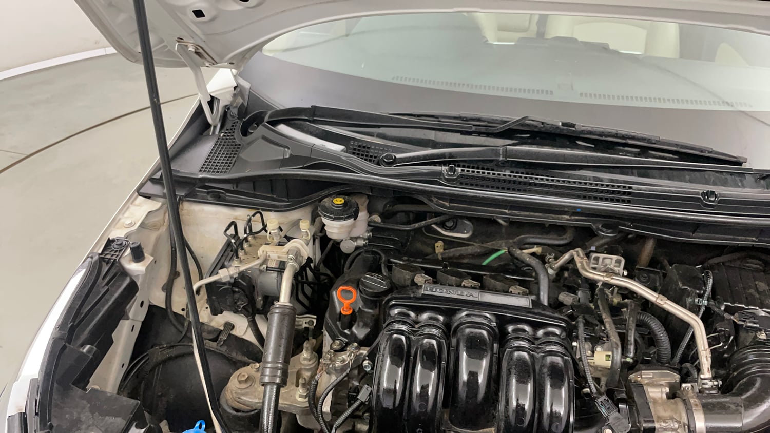 Used 2023 Honda City V Petrol MT Petrol Manual engine ENGINE RIGHT SIDE HINGE & APRON VIEW