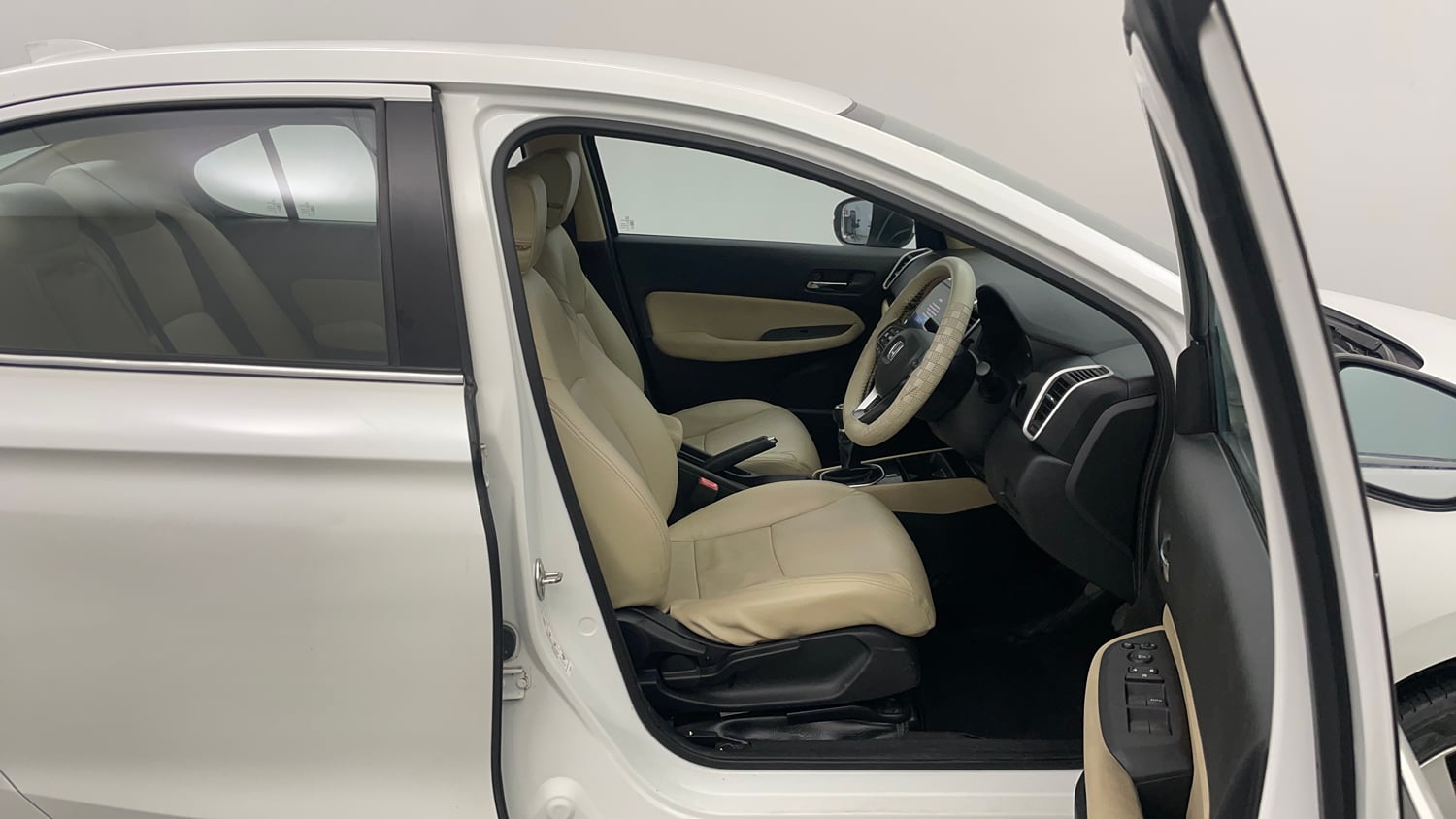 Used 2023 Honda City V Petrol MT Petrol Manual interior RIGHT SIDE FRONT DOOR CABIN VIEW